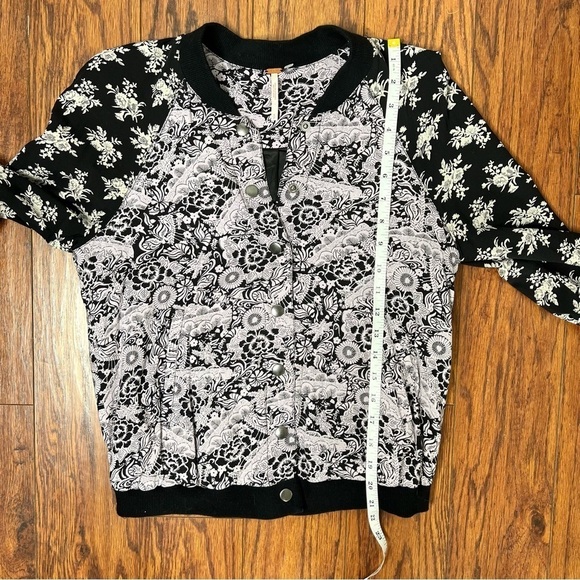 Free People Black and Purple Floral Snap Button Long Sleeve Bomber Jacket Small - Picture 15 of 16